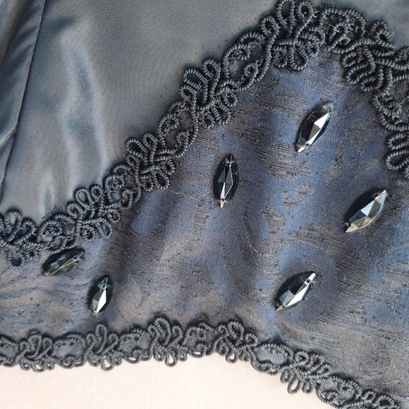 Corset and full length skirt - Picture 6 of 10